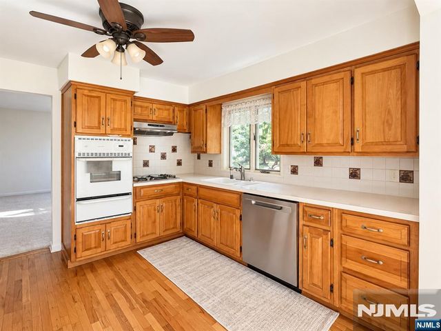 160 Spring Valley Road, Park Ridge, NJ 07656