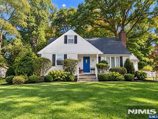 160 Spring Valley Road, Park Ridge, NJ 07656