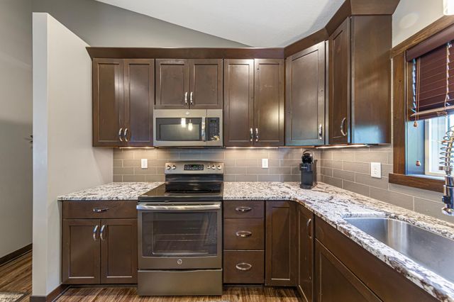 1285 Turnberry Drive SE, Rochester, MN 55904
