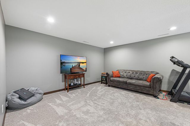 1285 Turnberry Drive SE, Rochester, MN 55904
