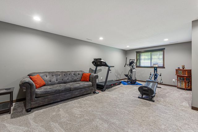 1285 Turnberry Drive SE, Rochester, MN 55904