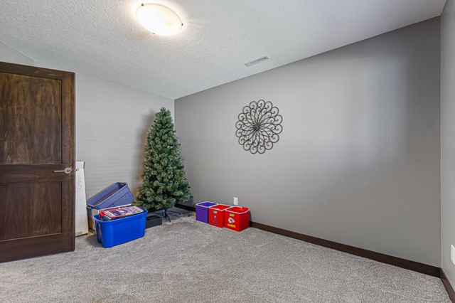 1285 Turnberry Drive SE, Rochester, MN 55904