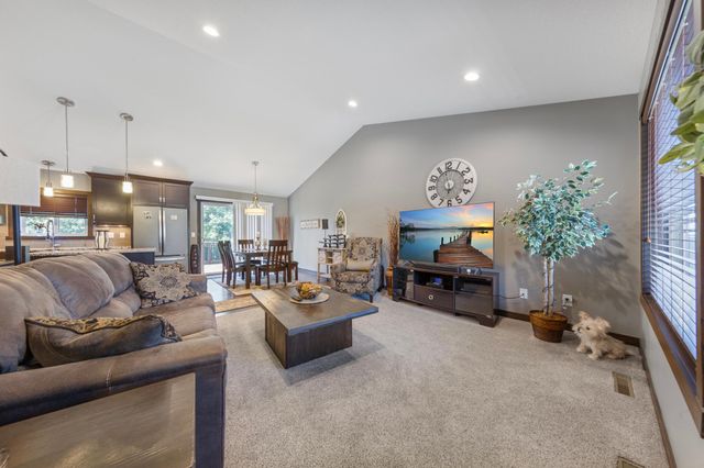1285 Turnberry Drive SE, Rochester, MN 55904