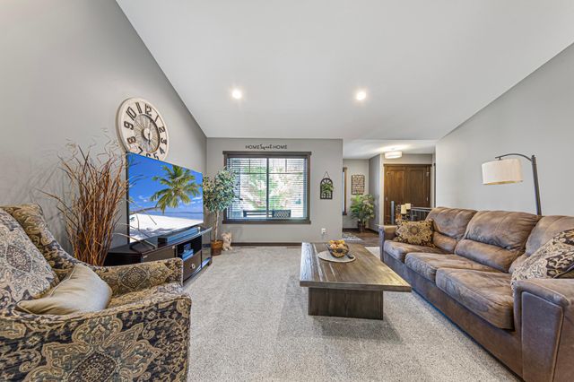 1285 Turnberry Drive SE, Rochester, MN 55904