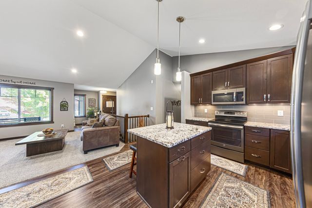 1285 Turnberry Drive SE, Rochester, MN 55904