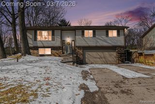 2150 Mapesbury Drive, West Bloomfield, MI 48324