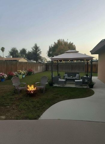 555 W Ashcroft Avenue, Clovis, CA 93612