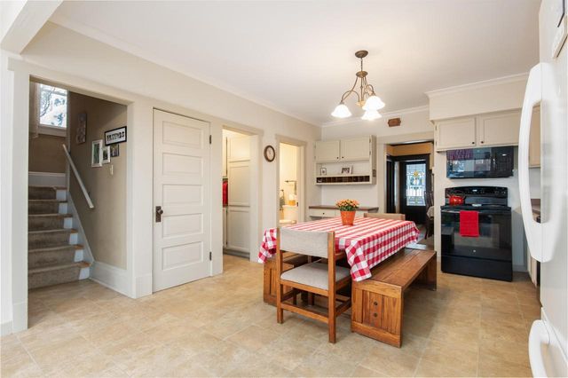 W304N2426 Maple AVENUE, Pewaukee, WI 53072