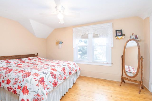 W304N2426 Maple AVENUE, Pewaukee, WI 53072