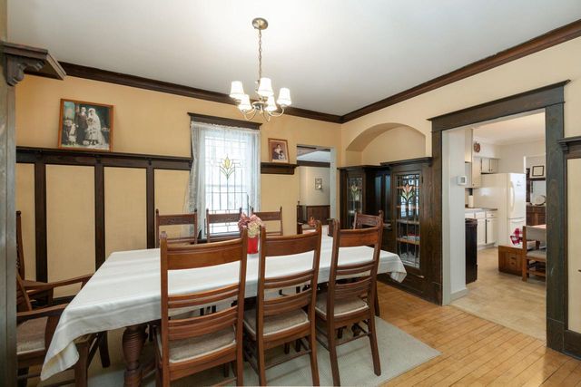 W304N2426 Maple AVENUE, Pewaukee, WI 53072