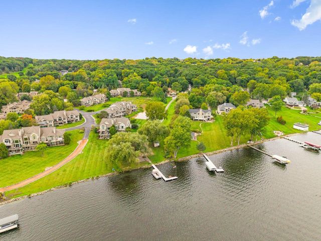 W304N2426 Maple AVENUE, Pewaukee, WI 53072