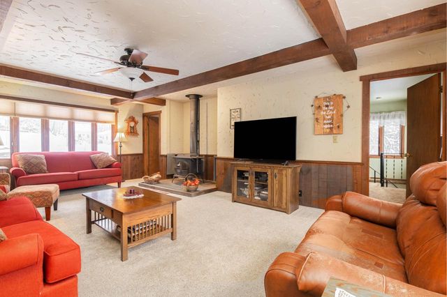 W304N2426 Maple AVENUE, Pewaukee, WI 53072