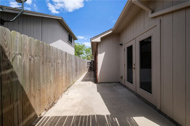 7518 Fort Griffen Dr, Corpus Christi, TX 78414
