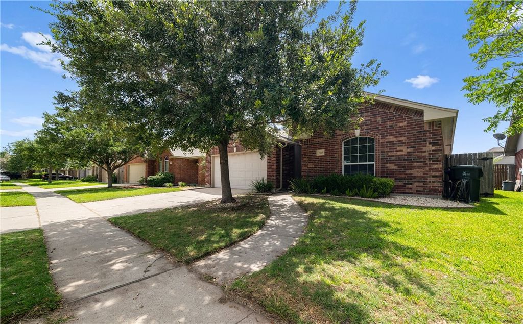 7518 Fort Griffen Dr, Corpus Christi, TX 78414