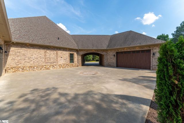 27 Clock Tower Court, Belton, SC 29627