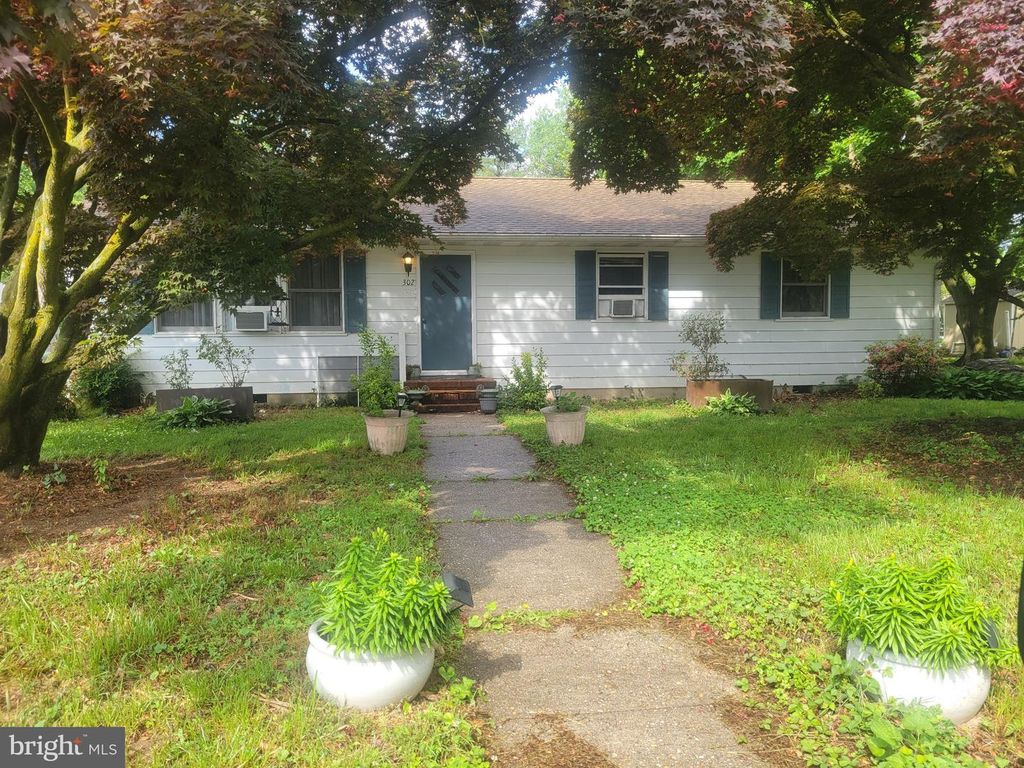 Image 2 of property listing at 302 NOBLE ST, Hurlock, MD 21643