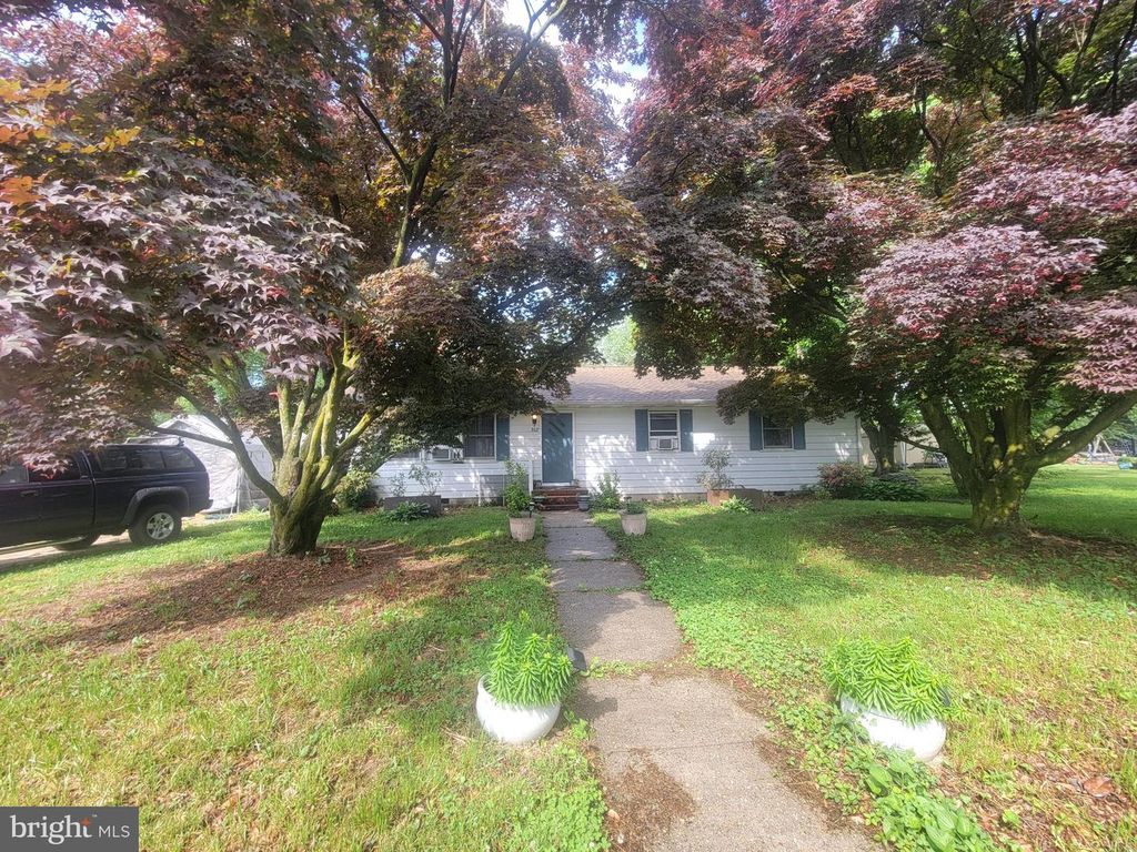 Image 3 of property listing at 302 NOBLE ST, Hurlock, MD 21643