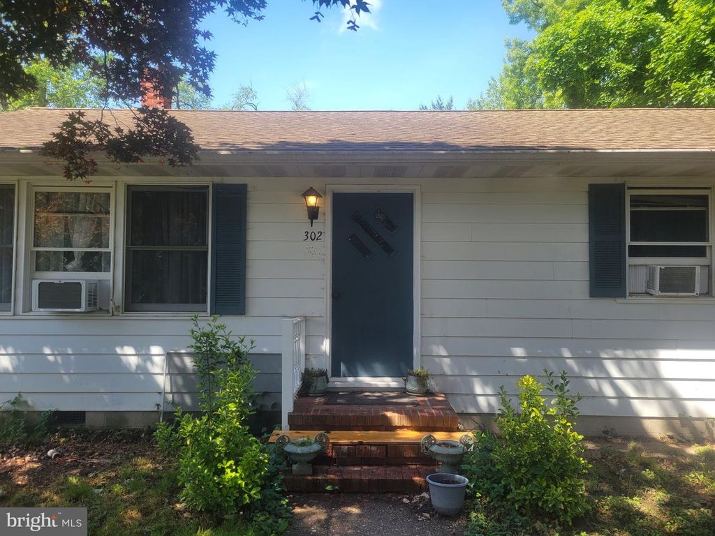 Image 4 of property listing at 302 NOBLE ST, Hurlock, MD 21643