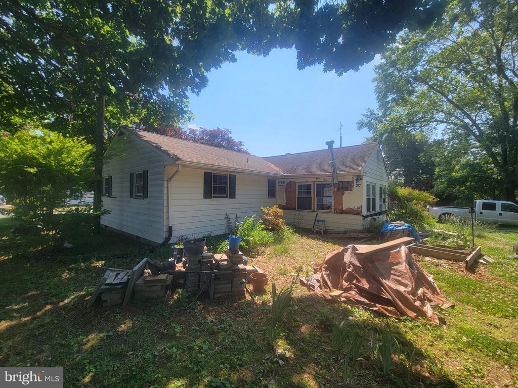 Image 7 of property listing at 302 NOBLE ST, Hurlock, MD 21643