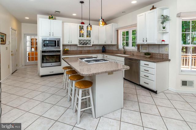 1 SYLVIA WAY, Robbinsville, NJ 08691