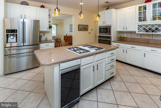 1 SYLVIA WAY, Robbinsville, NJ 08691