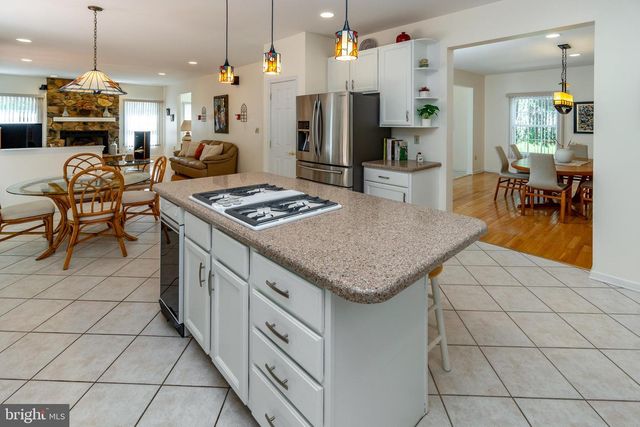 1 SYLVIA WAY, Robbinsville, NJ 08691