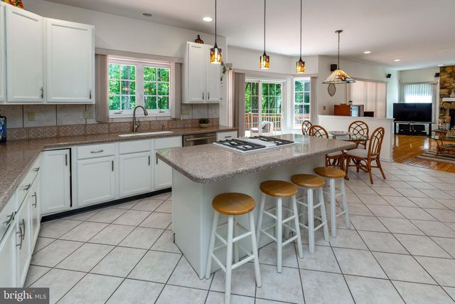 1 SYLVIA WAY, Robbinsville, NJ 08691