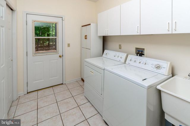 1 SYLVIA WAY, Robbinsville, NJ 08691