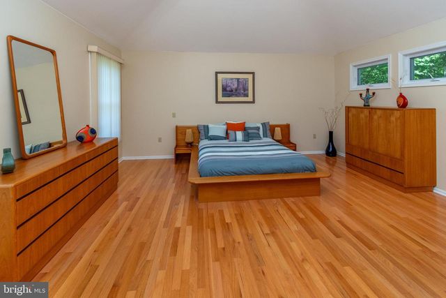 1 SYLVIA WAY, Robbinsville, NJ 08691