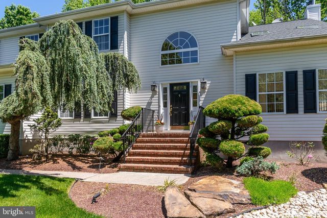 1 SYLVIA WAY, Robbinsville, NJ 08691