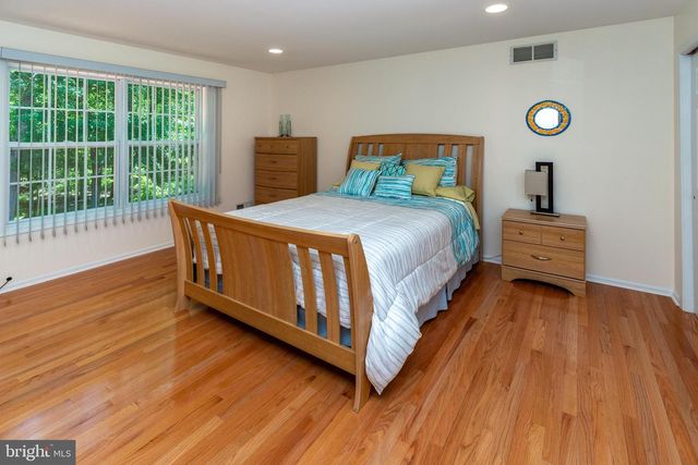 1 SYLVIA WAY, Robbinsville, NJ 08691