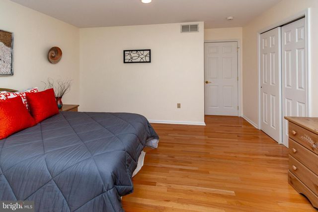 1 SYLVIA WAY, Robbinsville, NJ 08691