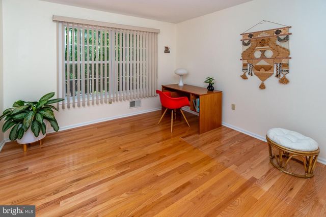 1 SYLVIA WAY, Robbinsville, NJ 08691