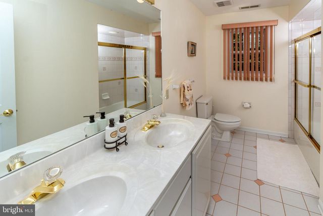 1 SYLVIA WAY, Robbinsville, NJ 08691