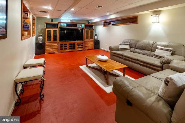 1 SYLVIA WAY, Robbinsville, NJ 08691
