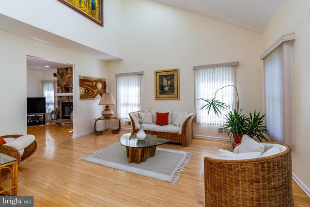 1 SYLVIA WAY, Robbinsville, NJ 08691