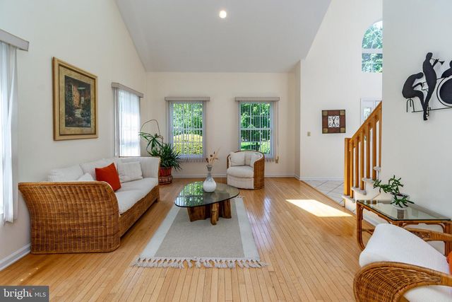1 SYLVIA WAY, Robbinsville, NJ 08691