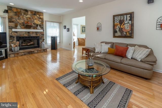 1 SYLVIA WAY, Robbinsville, NJ 08691