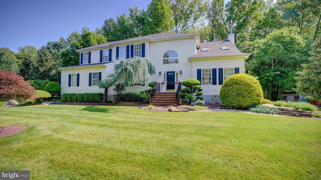 1 SYLVIA WAY, Robbinsville, NJ 08691