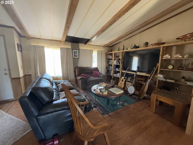 5189 STRICKLAND CANYON Rd, Roseburg, OR 97471