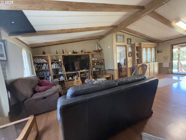 5189 STRICKLAND CANYON Rd, Roseburg, OR 97471