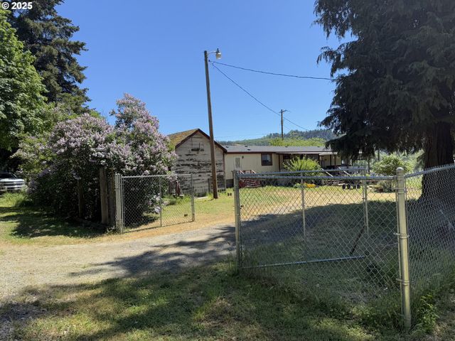 5189 STRICKLAND CANYON Rd, Roseburg, OR 97471