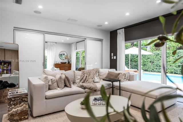 54 Bay Heights Dr, Miami, FL 33133