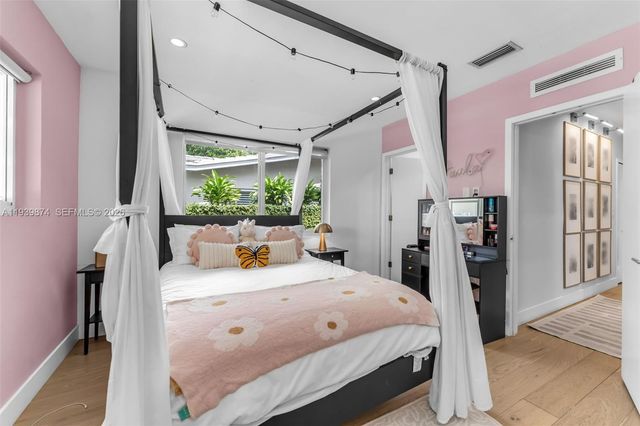 54 Bay Heights Dr, Miami, FL 33133