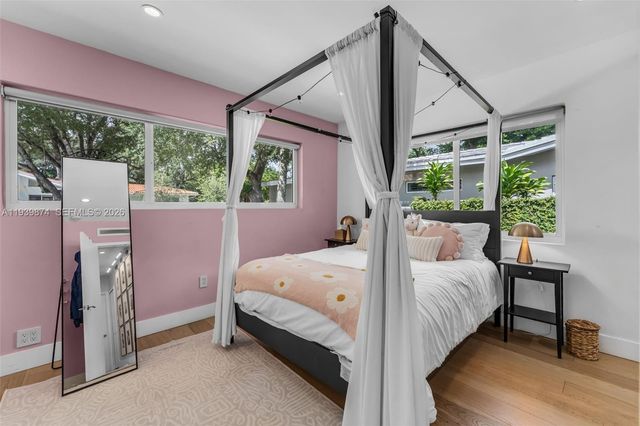 54 Bay Heights Dr, Miami, FL 33133