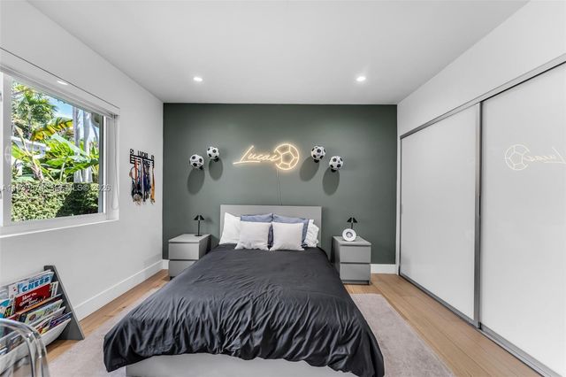 54 Bay Heights Dr, Miami, FL 33133