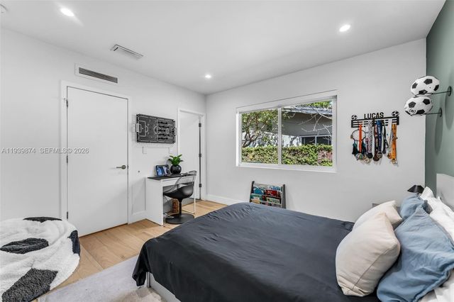 54 Bay Heights Dr, Miami, FL 33133