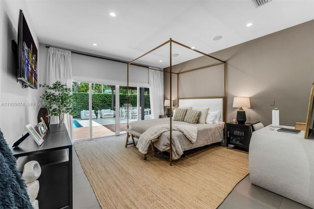 54 Bay Heights Dr, Miami, FL 33133