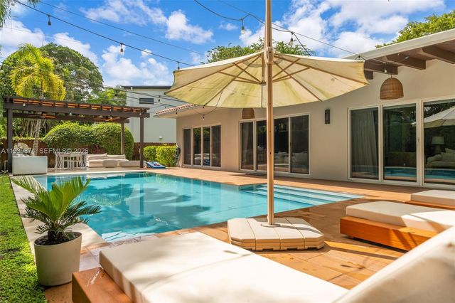 54 Bay Heights Dr, Miami, FL 33133