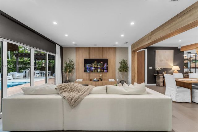 54 Bay Heights Dr, Miami, FL 33133